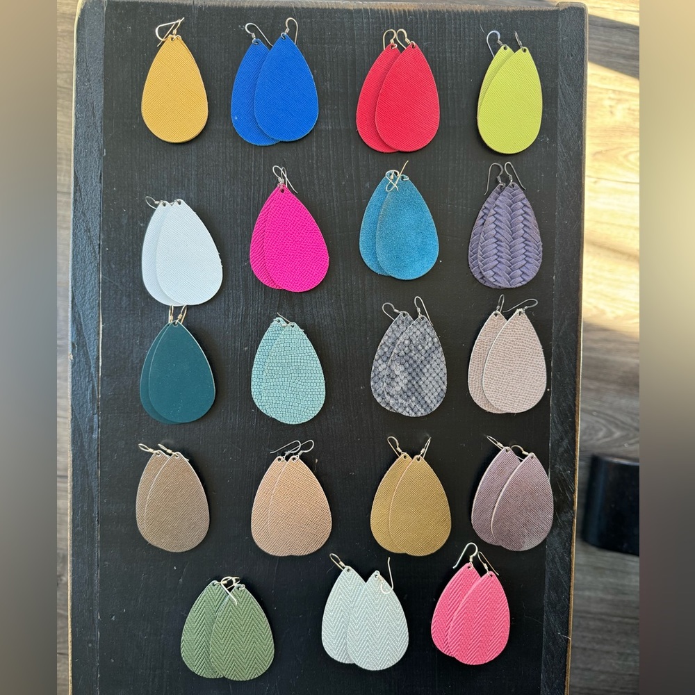 Nickel & Suede Medium LOT 19 pairs